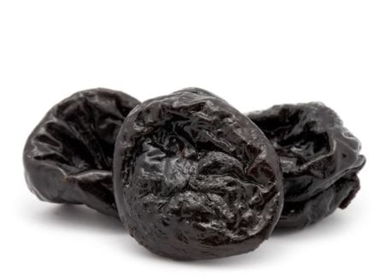 Bulk dried pitted prunes